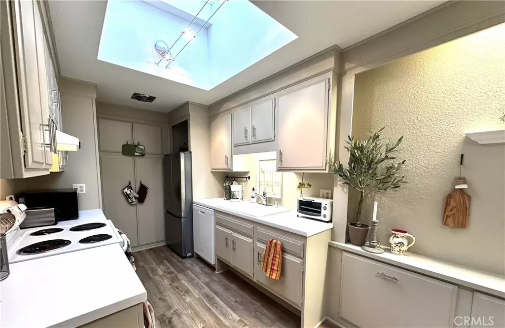 Laguna Woods, CA 92637,2111 Via Puerta #P