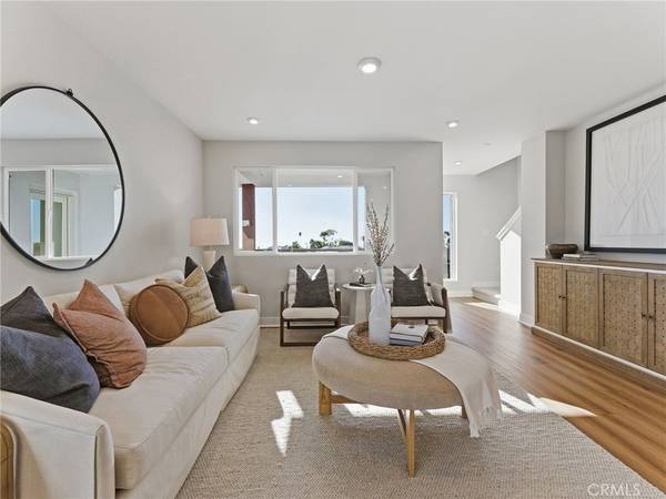 San Diego, CA 92117,4751 Misty PL