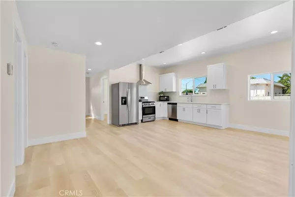 Santa Ana, CA 92703,14376 Euclid #1-4