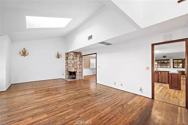 Costa Mesa, CA 92626,1851 Pitcairn