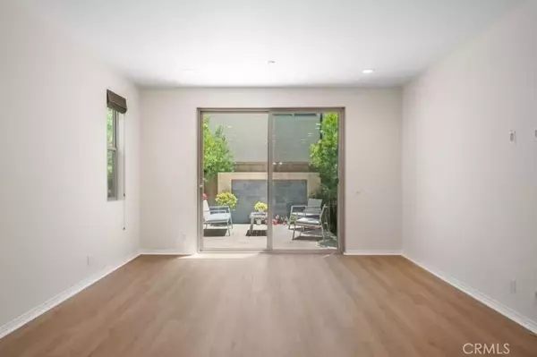 Irvine, CA 92618,120 Halo