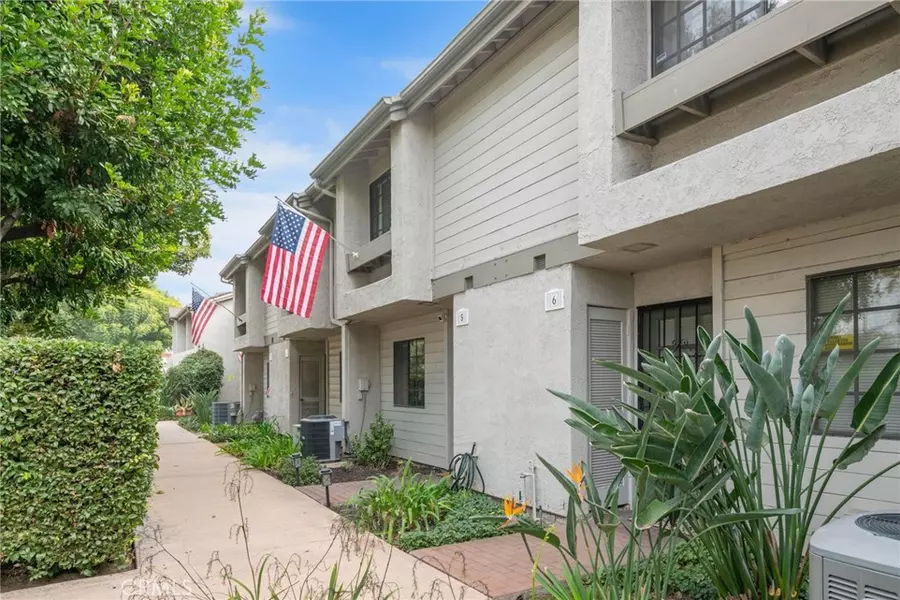 2220 E Chapman #5, Fullerton, CA 92831
