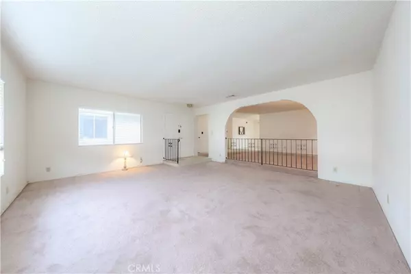 Huntington Beach, CA 92646,8812 Elgin