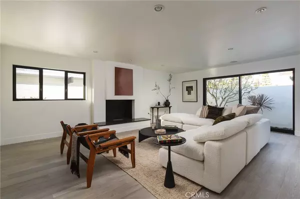 Newport Beach, CA 92660,1001 Nottingham RD