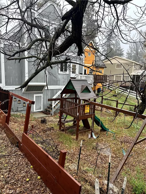 Crestline, CA 92325,324 Forest CIR