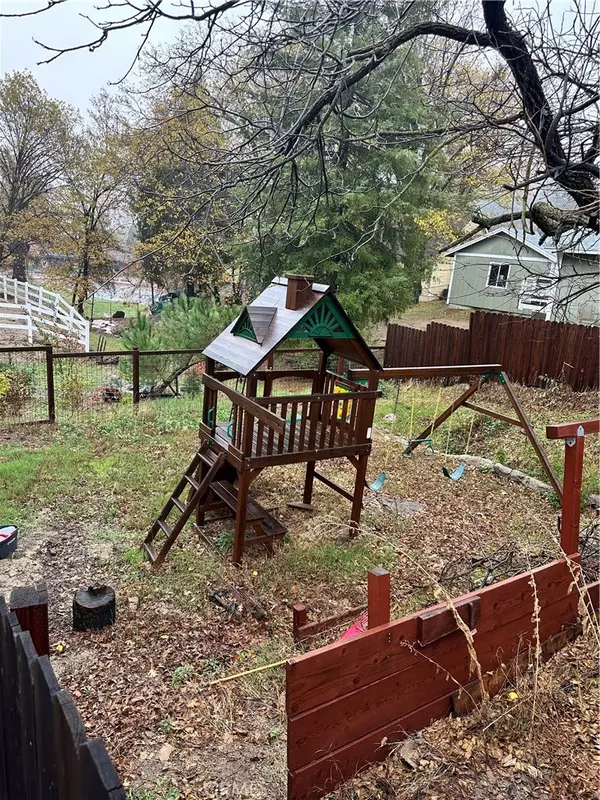 Crestline, CA 92325,324 Forest CIR