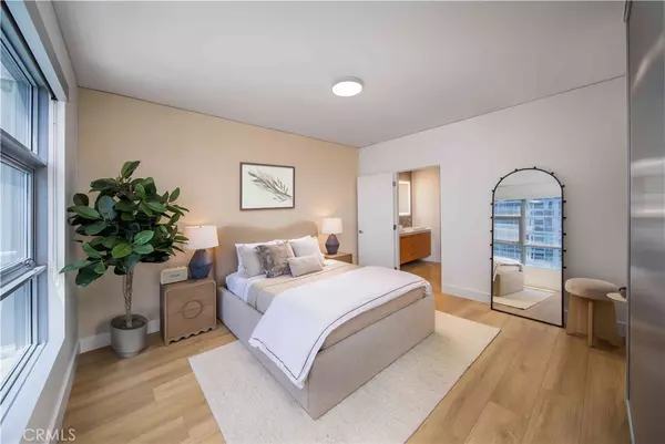 Santa Ana, CA 92707,9 MacArthur Place #2002