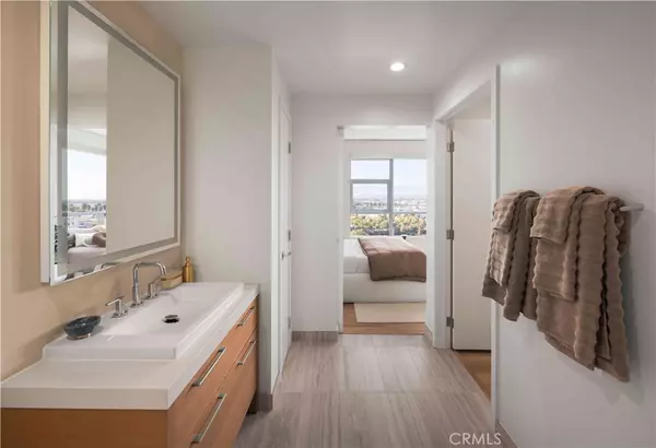 Santa Ana, CA 92707,9 MacArthur Place #2002