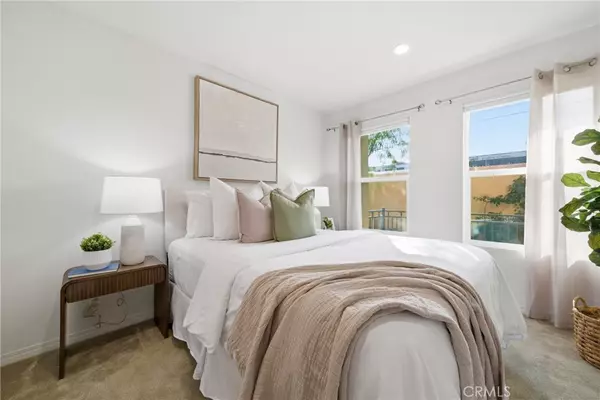 Anaheim, CA 92805,677 S District