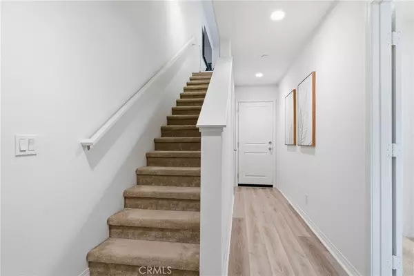 Anaheim, CA 92805,677 S District