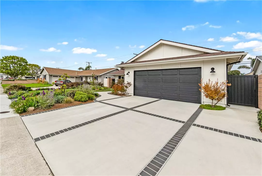 Huntington Beach, CA 92647,6311 Fallingwater DR