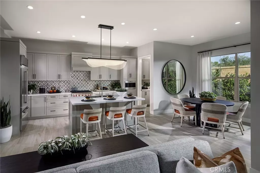 Irvine, CA 92618,214 Maricopa