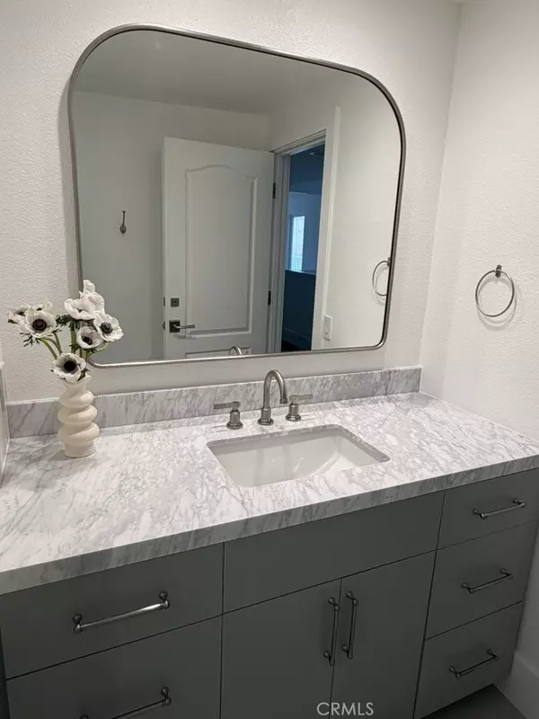 Newport Beach, CA 92660,57 Linda Isle