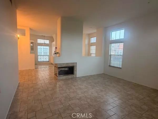 Irvine, CA 92606,11 Crivelli Aisle