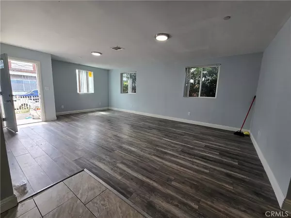 Los Angeles, CA 90037,715 W 58th