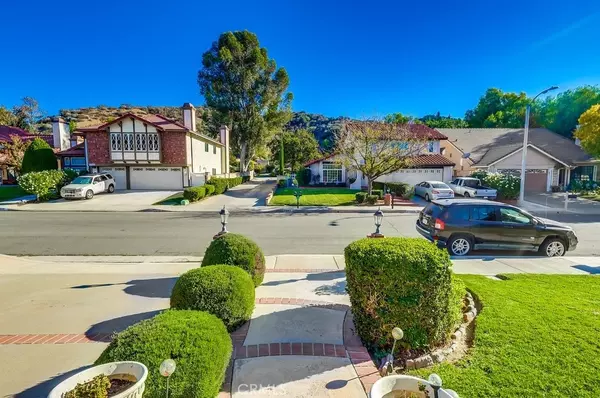 Saugus, CA 91350,21045 Susan Carole