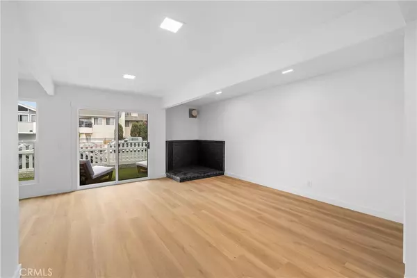 Newport Beach, CA 92661,421 E Balboa Blvd