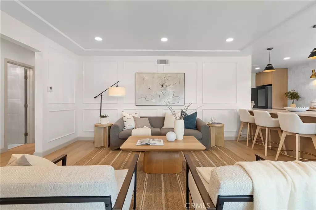 Anaheim, CA 92805,925 W Autumn