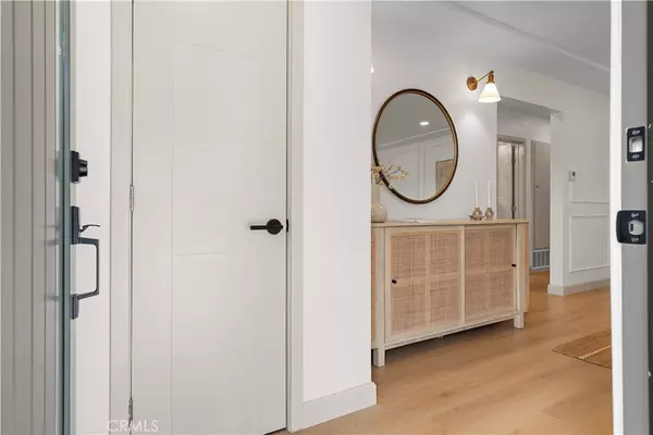 Anaheim, CA 92805,925 W Autumn