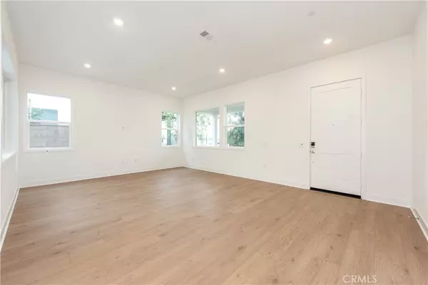 Irvine, CA 92618,435 Flycatcher