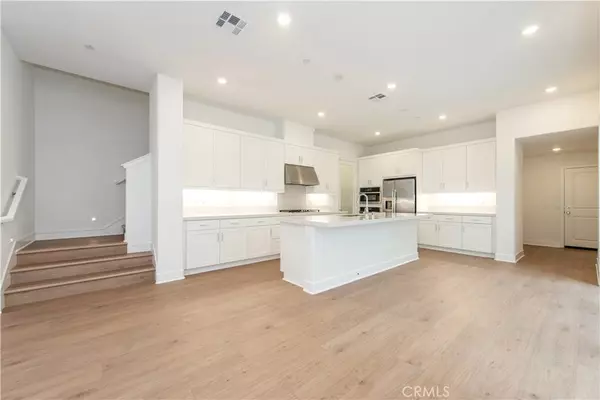 Irvine, CA 92618,435 Flycatcher