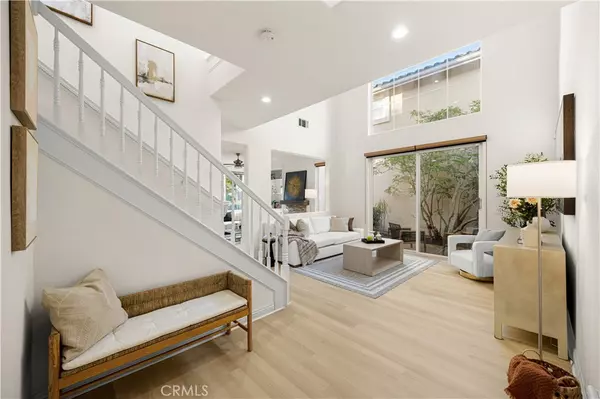 Irvine, CA 92606,9 Santa Luzia Aisle