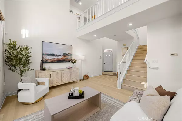 Irvine, CA 92606,9 Santa Luzia Aisle