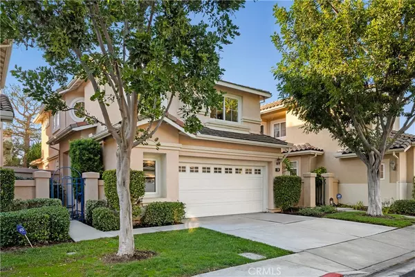 Irvine, CA 92606,9 Santa Luzia Aisle