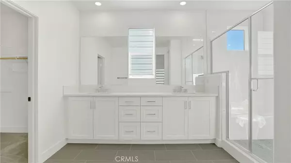 Irvine, CA 92618,236 Knot