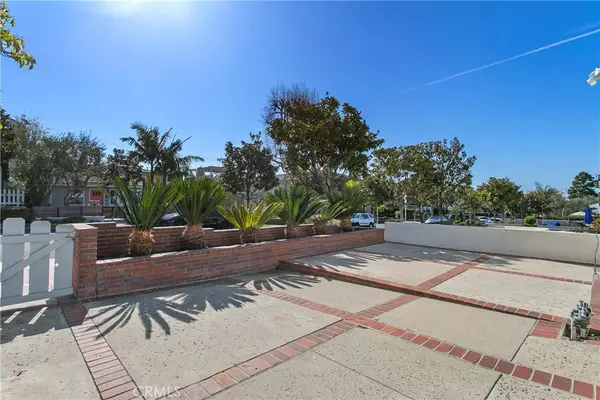 Corona Del Mar, CA 92625,719 Marigold AVE