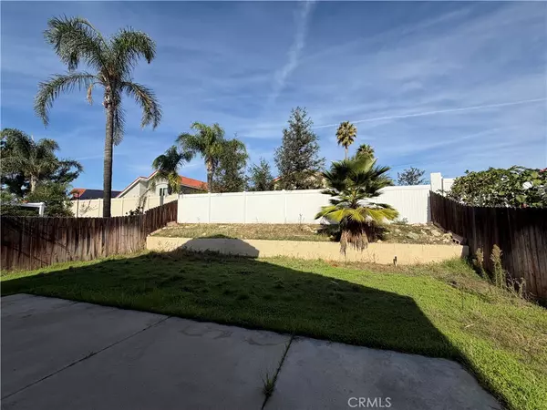 Fontana, CA 92336,14932 Dandelion CT