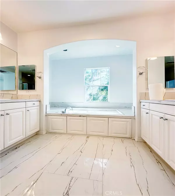 Tustin, CA 92782,1437 Georgia