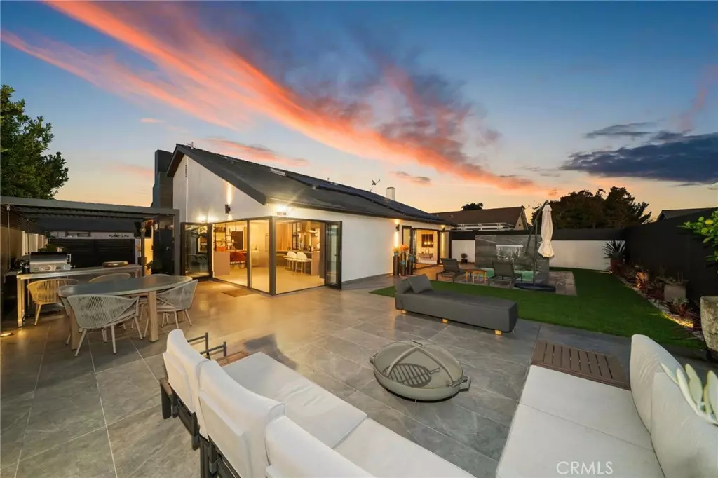 Costa Mesa, CA 92626,985 Begonia AVE