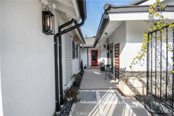 Huntington Beach, CA 92646,10211 Cliff DR