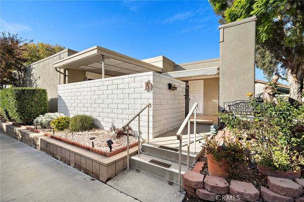 2048 Via Mariposa #D, Laguna Woods, CA 92637