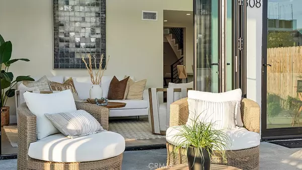 Newport Beach, CA 92661,808 W Balboa #Front