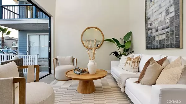 Newport Beach, CA 92661,808 W Balboa #Front