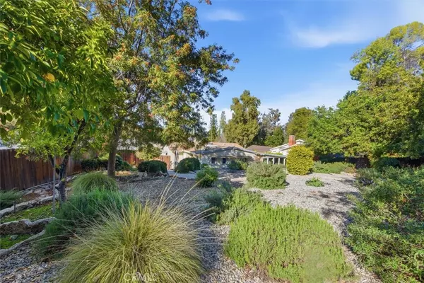 Woodland Hills, CA 91364,22050 Independencia ST