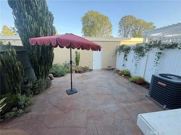 200 Carriage DR #B, Santa Ana, CA 92707