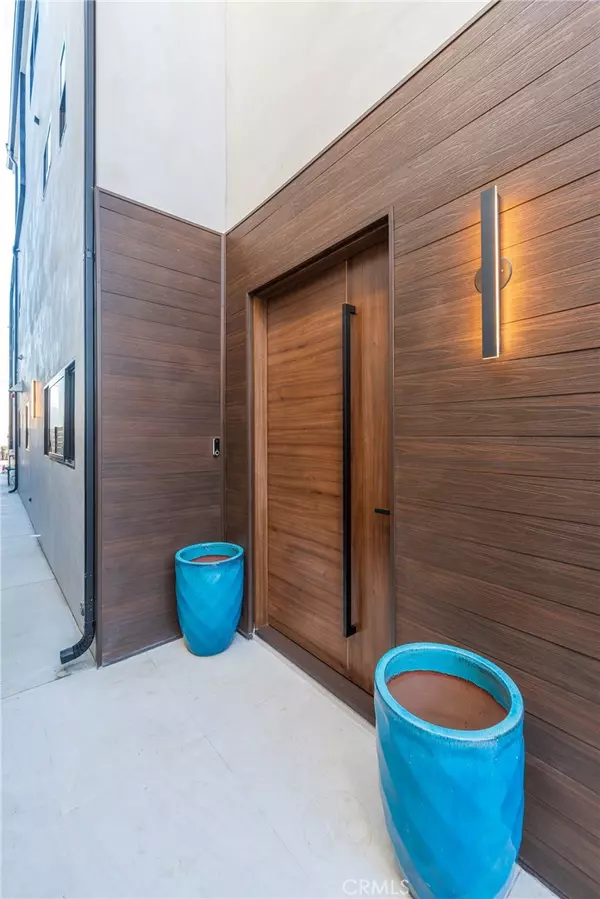 Huntington Beach, CA 92648,422 20th ST