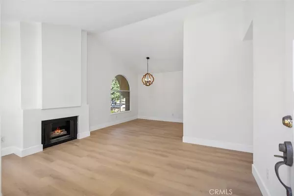 Irvine, CA 92614,89 Alberti Aisle