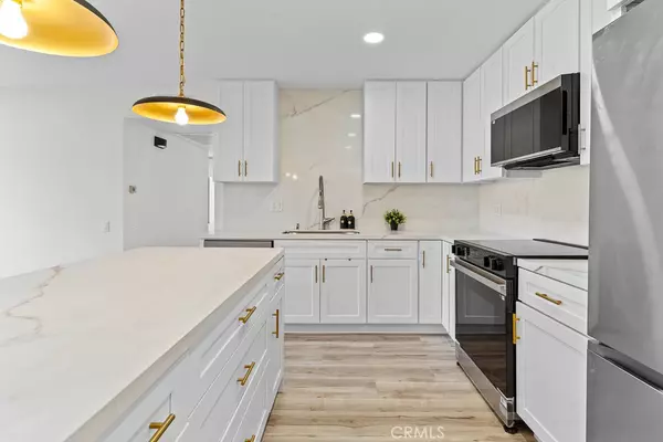 Lake Forest, CA 92630,21921 Rimhurst #128