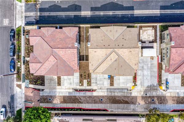 Santa Ana, CA 92703,305 N Mountain View ST