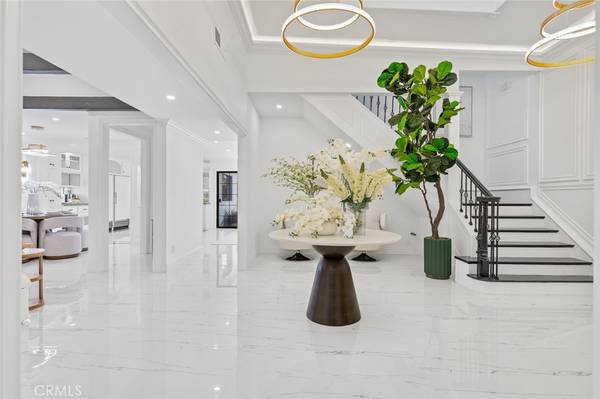 Huntington Beach, CA 92647,16401 Serenade LN