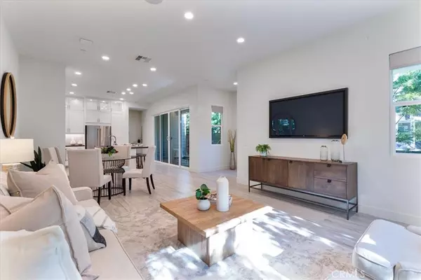 Irvine, CA 92618,209 Paramount