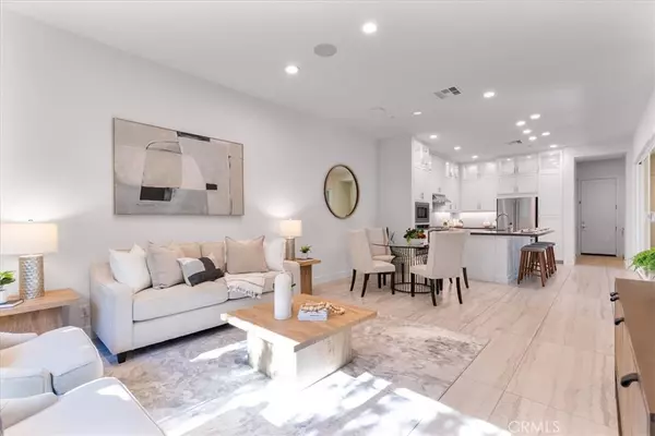 Irvine, CA 92618,209 Paramount