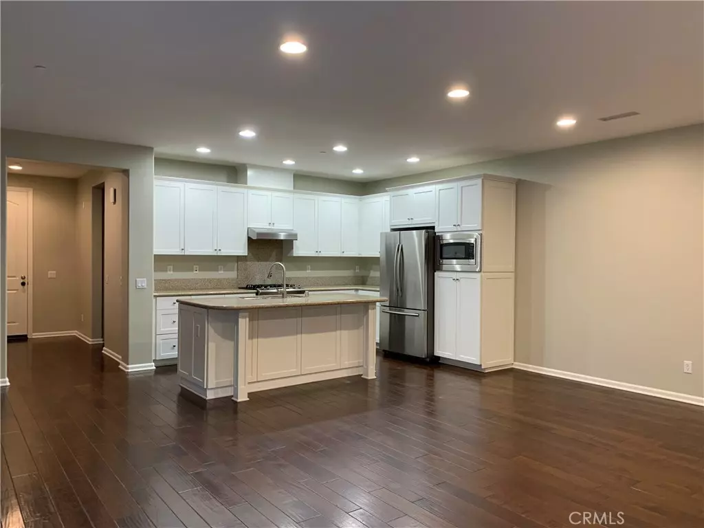 Irvine, CA 92620,79 CITY STROLL