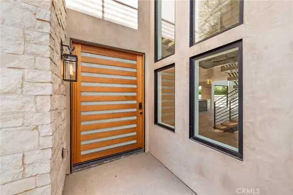 San Clemente, CA 92672,207 W Avenida San Antonio