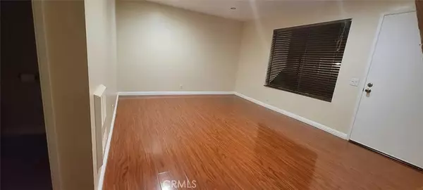 Irvine, CA 92604,5 Goldenwren