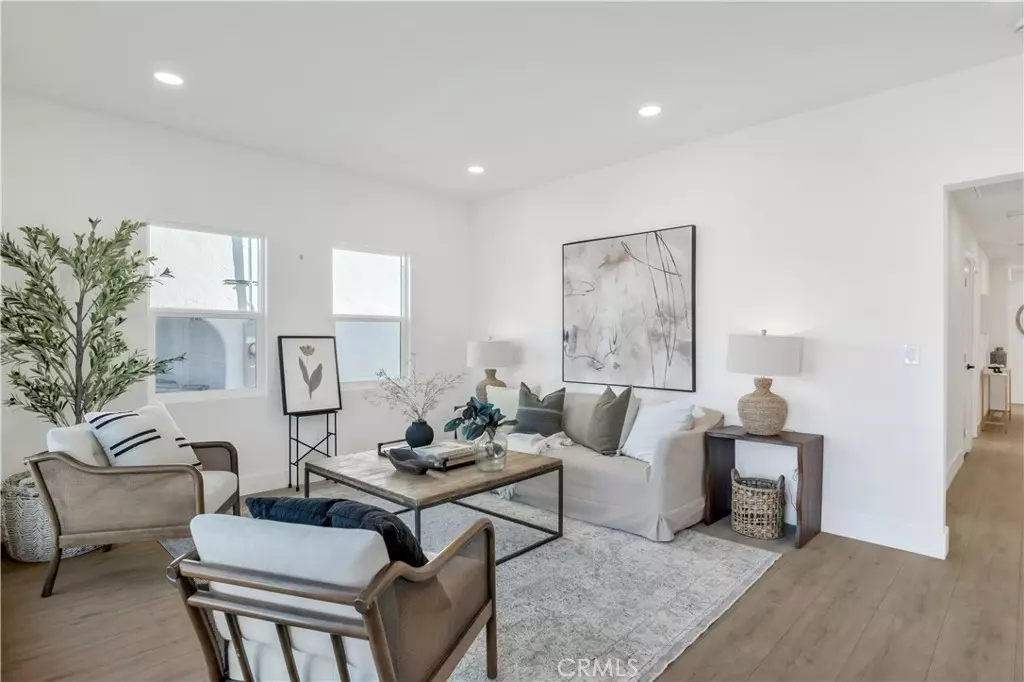 Los Angeles, CA 90044,834 W 95th